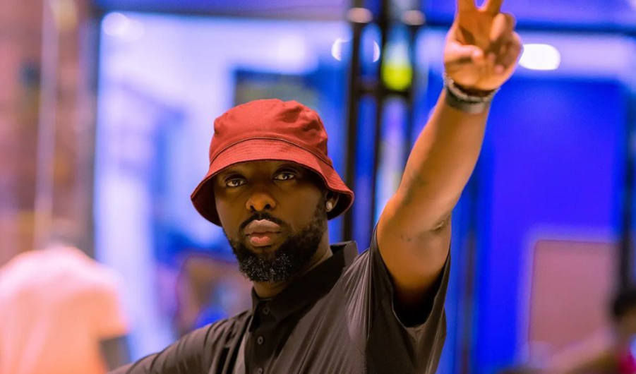 Eddy Kenzo cautions the public not to touch female musicians in their private areas.